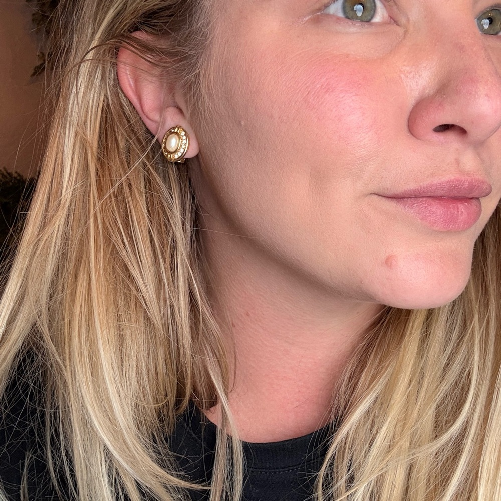 Vintage Burberry Pearl & Crystal Clip-on Earrings - Picture 5 of 5